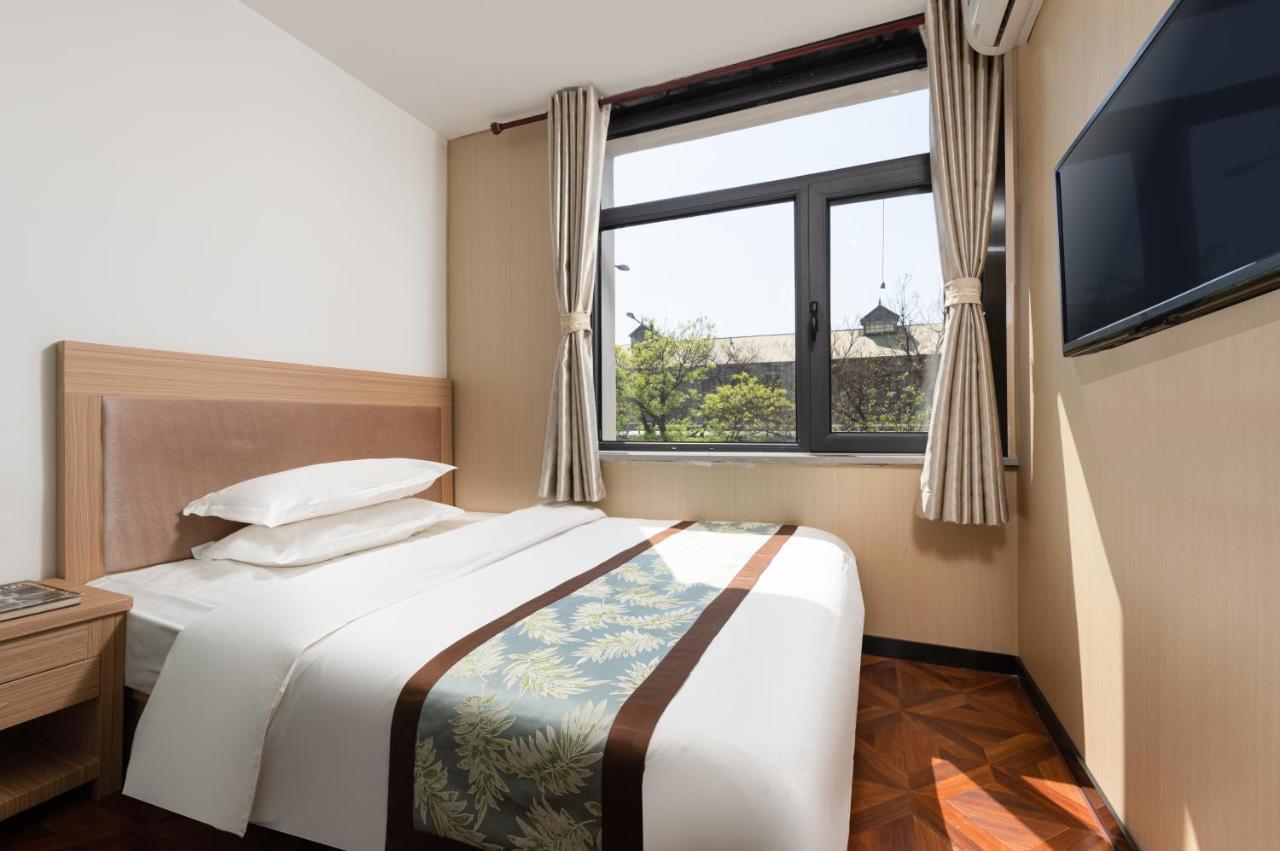 East Sacred Hotel ᴸᴱo---Foreign Accept---Tourism Service English-Speaking 丨 Near Tiananmen Forbidden City丨very Close To Metro Zhangzizhong And Beixinqiao 丨european Foot Ball English丨free Advance Tickets And Laundry Drying Service Coffee Snacks Peking Exterior foto