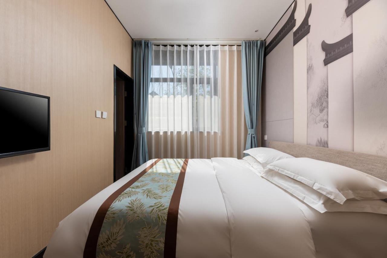 East Sacred Hotel ᴸᴱo---Foreign Accept---Tourism Service English-Speaking 丨 Near Tiananmen Forbidden City丨very Close To Metro Zhangzizhong And Beixinqiao 丨european Foot Ball English丨free Advance Tickets And Laundry Drying Service Coffee Snacks Peking Exterior foto