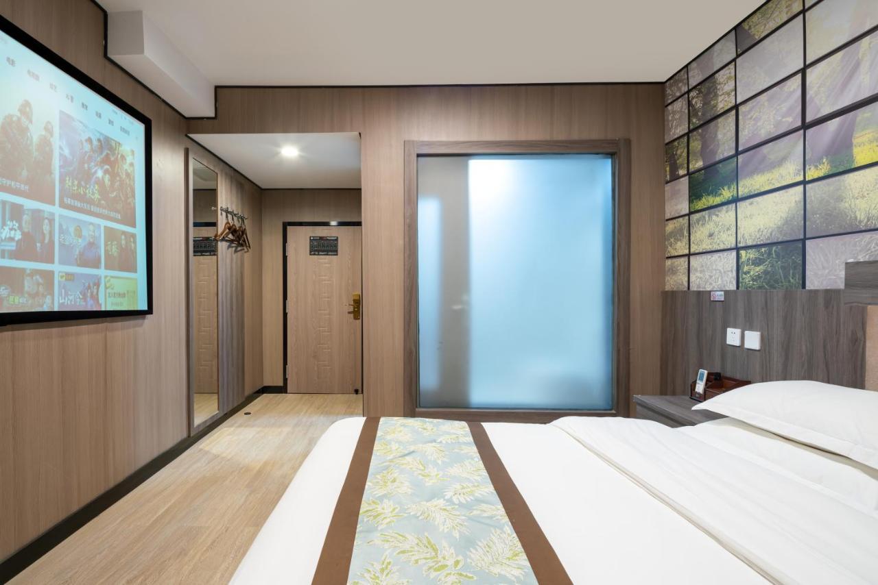 East Sacred Hotel ᴸᴱo---Foreign Accept---Tourism Service English-Speaking 丨 Near Tiananmen Forbidden City丨very Close To Metro Zhangzizhong And Beixinqiao 丨european Foot Ball English丨free Advance Tickets And Laundry Drying Service Coffee Snacks Peking Exterior foto