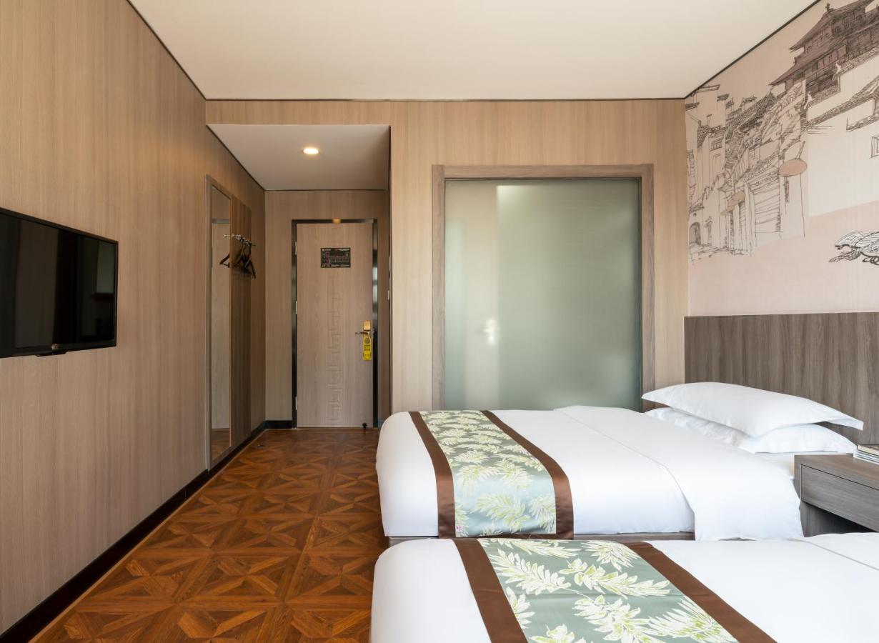 East Sacred Hotel ᴸᴱo---Foreign Accept---Tourism Service English-Speaking 丨 Near Tiananmen Forbidden City丨very Close To Metro Zhangzizhong And Beixinqiao 丨european Foot Ball English丨free Advance Tickets And Laundry Drying Service Coffee Snacks Peking Exterior foto