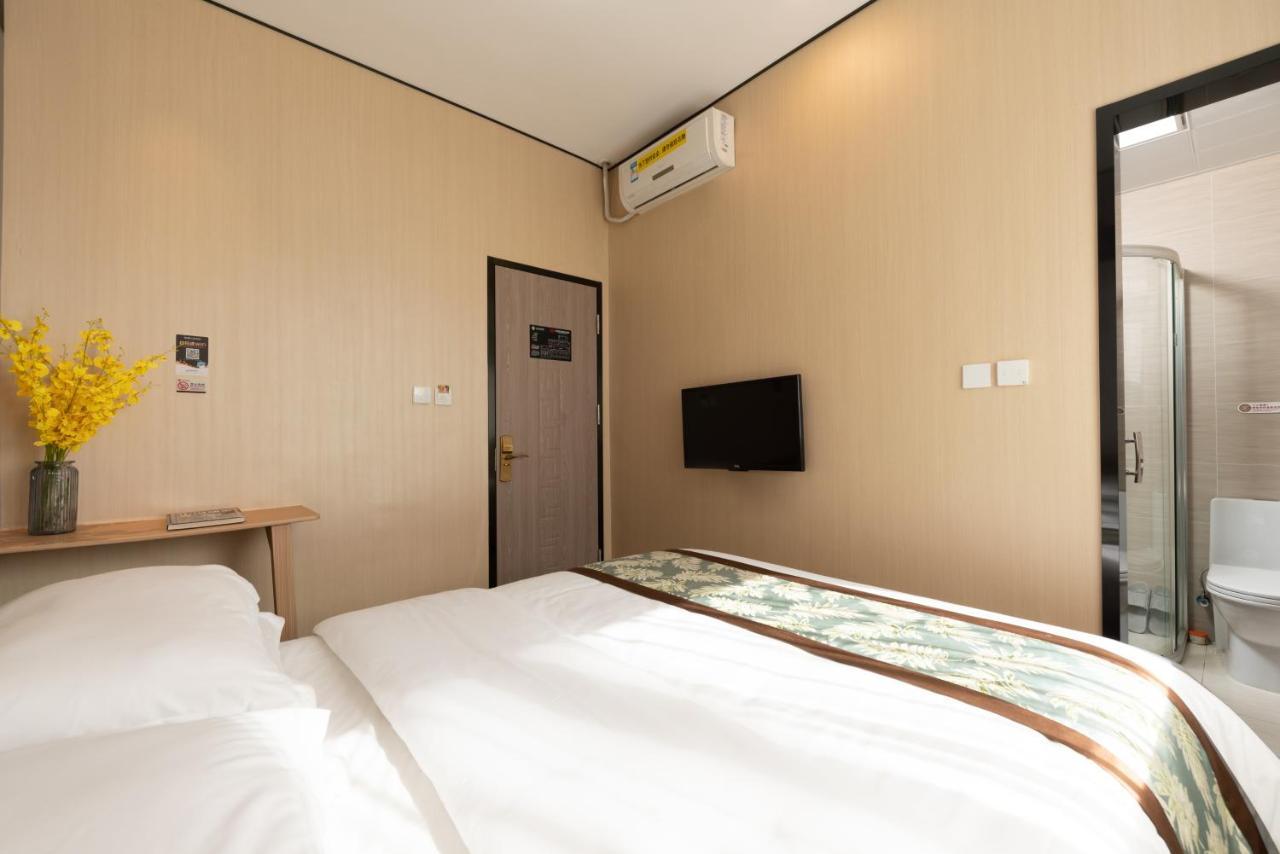 East Sacred Hotel ᴸᴱo---Foreign Accept---Tourism Service English-Speaking 丨 Near Tiananmen Forbidden City丨very Close To Metro Zhangzizhong And Beixinqiao 丨european Foot Ball English丨free Advance Tickets And Laundry Drying Service Coffee Snacks Peking Exterior foto