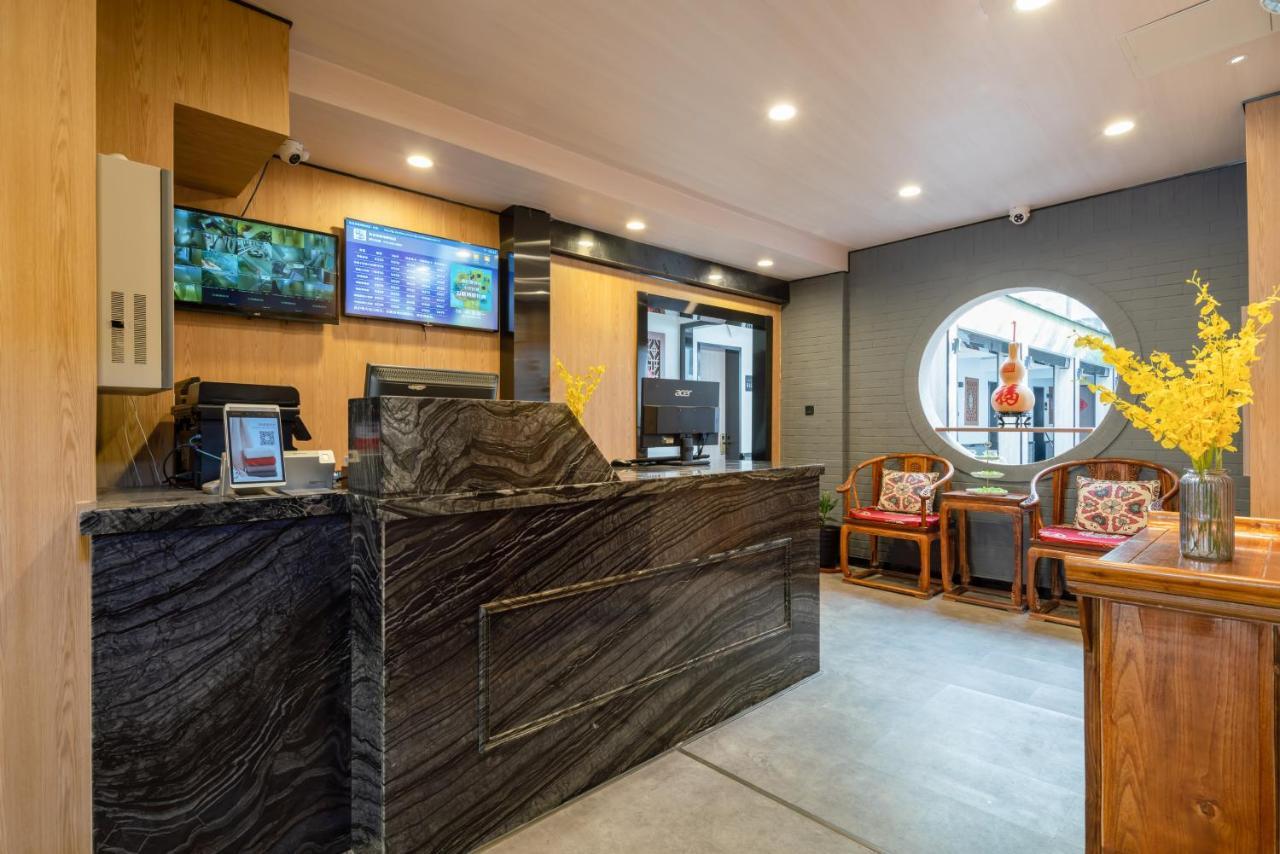 East Sacred Hotel ᴸᴱo---Foreign Accept---Tourism Service English-Speaking 丨 Near Tiananmen Forbidden City丨very Close To Metro Zhangzizhong And Beixinqiao 丨european Foot Ball English丨free Advance Tickets And Laundry Drying Service Coffee Snacks Peking Exterior foto