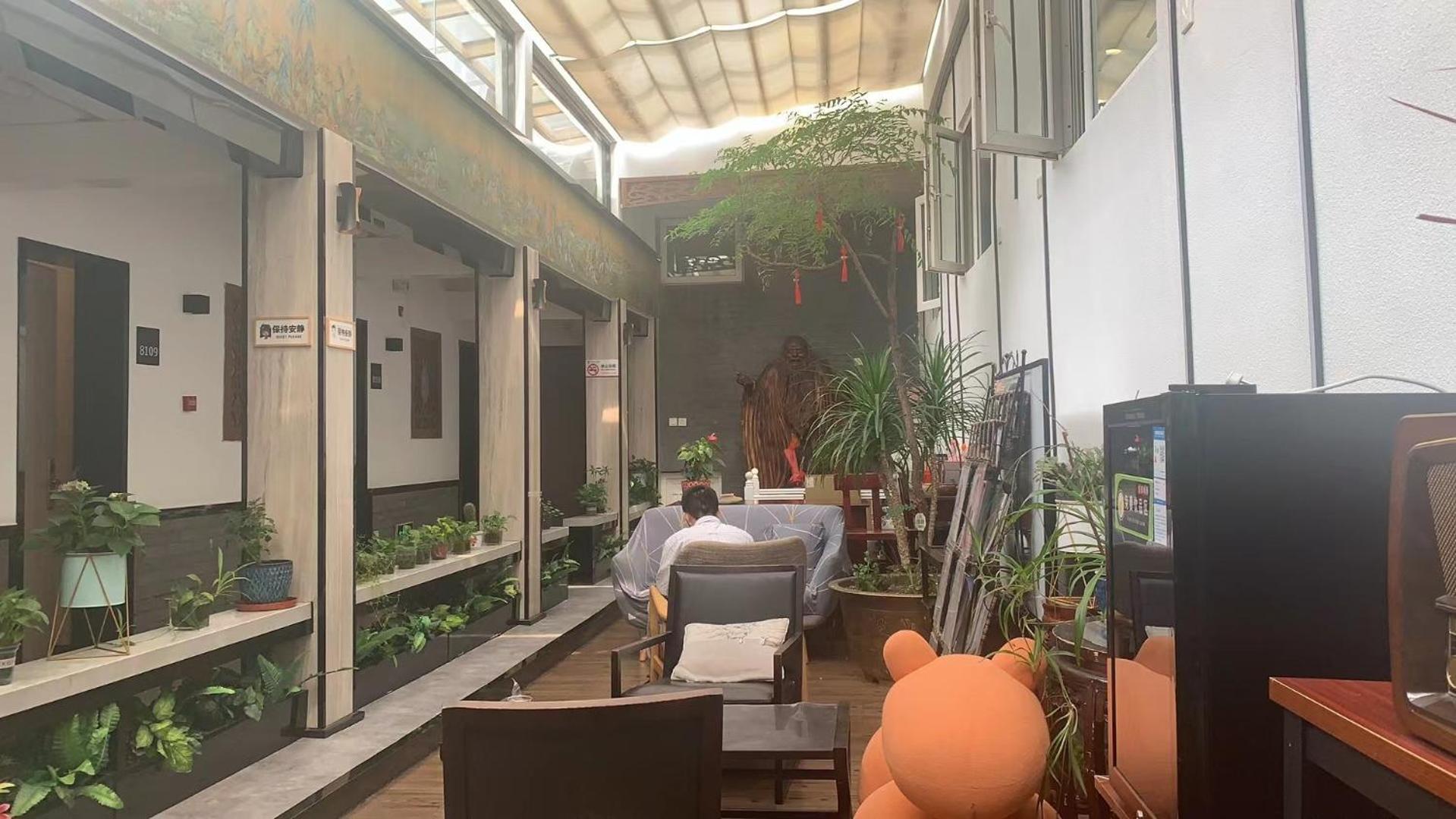 East Sacred Hotel ᴸᴱo---Foreign Accept---Tourism Service English-Speaking 丨 Near Tiananmen Forbidden City丨very Close To Metro Zhangzizhong And Beixinqiao 丨european Foot Ball English丨free Advance Tickets And Laundry Drying Service Coffee Snacks Peking Exterior foto