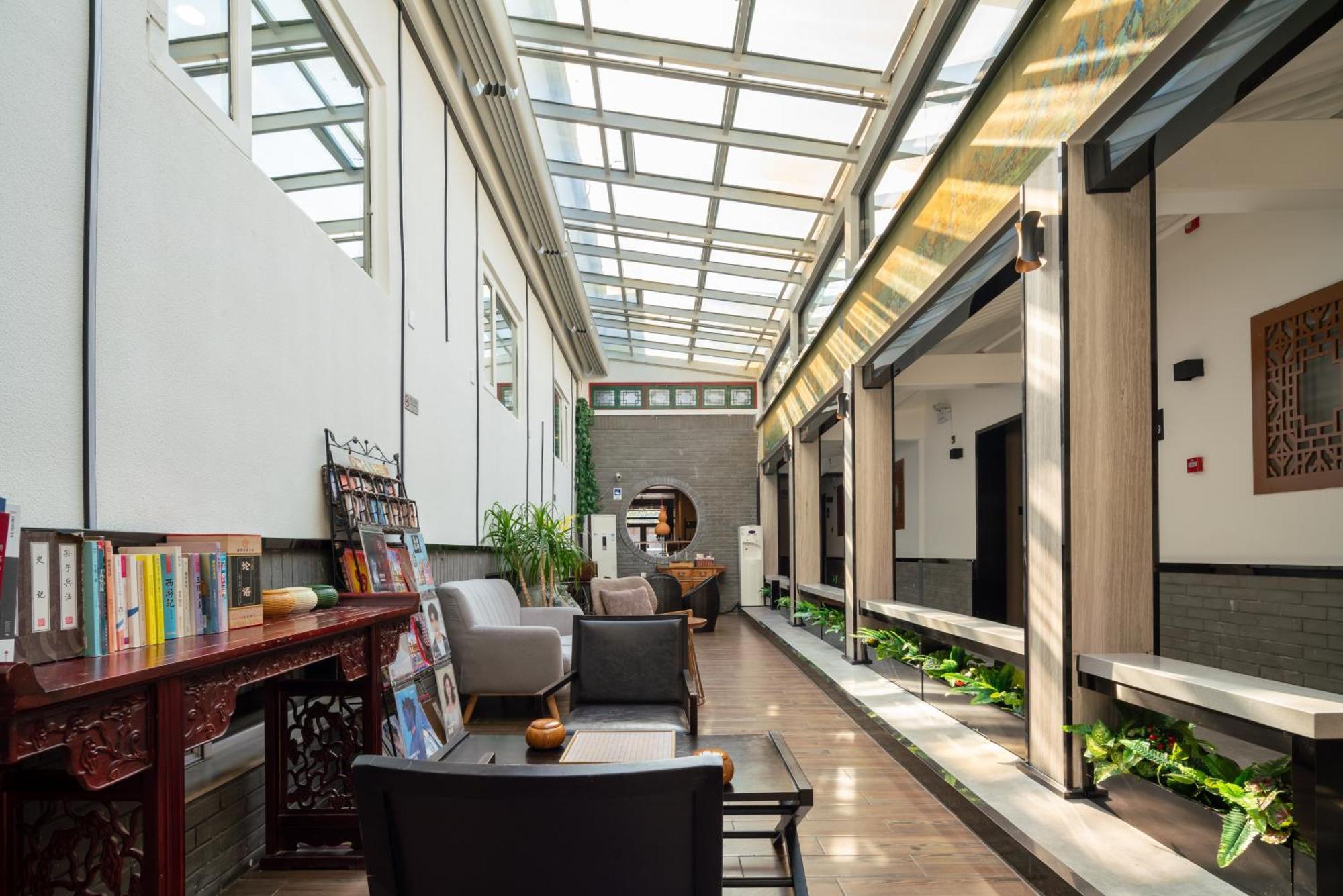 East Sacred Hotel ᴸᴱo---Foreign Accept---Tourism Service English-Speaking 丨 Near Tiananmen Forbidden City丨very Close To Metro Zhangzizhong And Beixinqiao 丨european Foot Ball English丨free Advance Tickets And Laundry Drying Service Coffee Snacks Peking Exterior foto