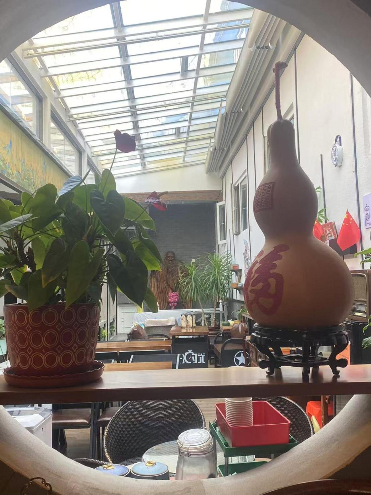 East Sacred Hotel ᴸᴱo---Foreign Accept---Tourism Service English-Speaking 丨 Near Tiananmen Forbidden City丨very Close To Metro Zhangzizhong And Beixinqiao 丨european Foot Ball English丨free Advance Tickets And Laundry Drying Service Coffee Snacks Peking Exterior foto