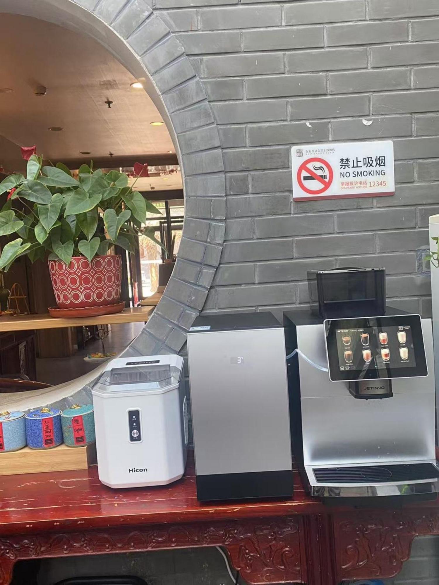 East Sacred Hotel ᴸᴱo---Foreign Accept---Tourism Service English-Speaking 丨 Near Tiananmen Forbidden City丨very Close To Metro Zhangzizhong And Beixinqiao 丨european Foot Ball English丨free Advance Tickets And Laundry Drying Service Coffee Snacks Peking Exterior foto
