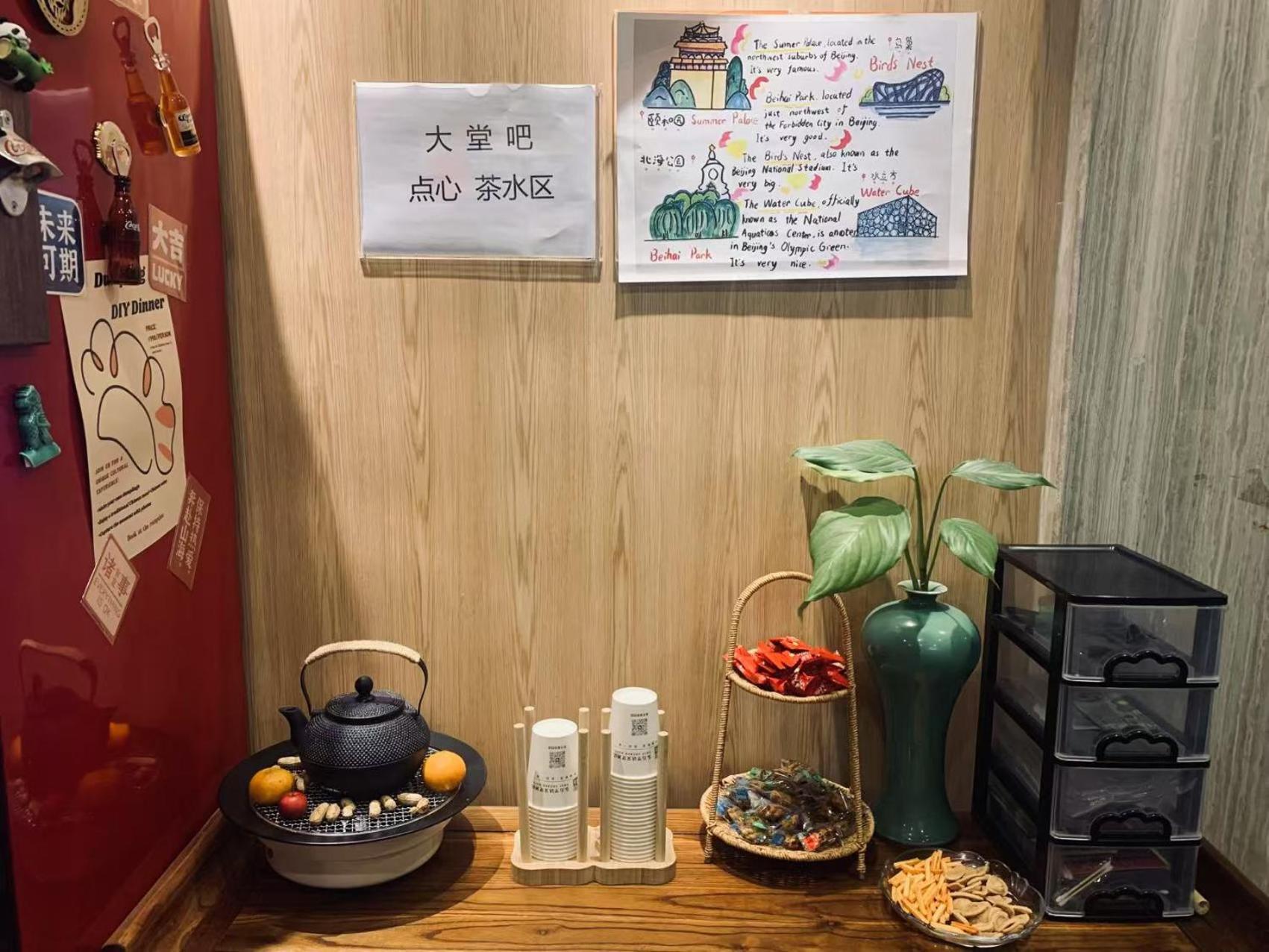 East Sacred Hotel ᴸᴱo---Foreign Accept---Tourism Service English-Speaking 丨 Near Tiananmen Forbidden City丨very Close To Metro Zhangzizhong And Beixinqiao 丨european Foot Ball English丨free Advance Tickets And Laundry Drying Service Coffee Snacks Peking Exterior foto